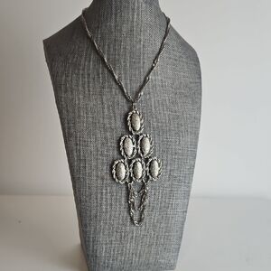 Elegant Silver Pendant Necklace